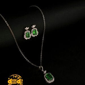 نیمست نگینی سبز